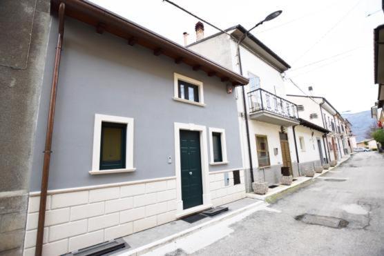 ...Ecche Se Dorme Bed & Breakfast Castelvecchio Subequo Bagian luar foto